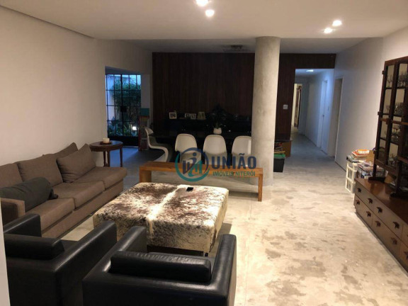 Casa com 6 Quartos à Venda, 425 m² em São Francisco - Niterói