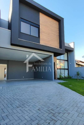 Sobrado com 3 Quartos à Venda, 191 m² em Saguaçu - Joinville