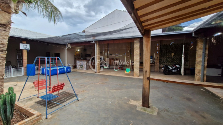 Imagem Casa com 3 Quartos à Venda, 330 m² em Santo Antônio - Campo Grande Imagem Casa com 3 Quartos à Venda, 330 m² em Santo Antônio - Campo Grande