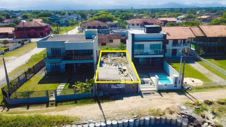 Terreno à Venda, 180 m² em Barra Do Sai - Itapoá