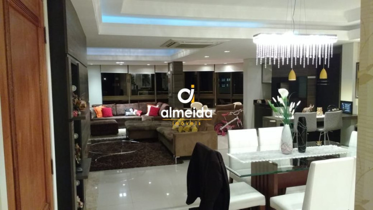 Imagem Apartamento com 3 Quartos à Venda, 187 m² em Nossa Senhora Medianeira - Santa Maria Imagem Apartamento com 3 Quartos à Venda, 187 m² em Nossa Senhora Medianeira - Santa Maria
