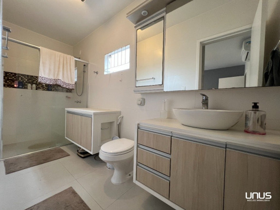 Imagem Casa com 3 Quartos à Venda, em Estreito - Florianópolis Imagem Casa com 3 Quartos à Venda, em Estreito - Florianópolis