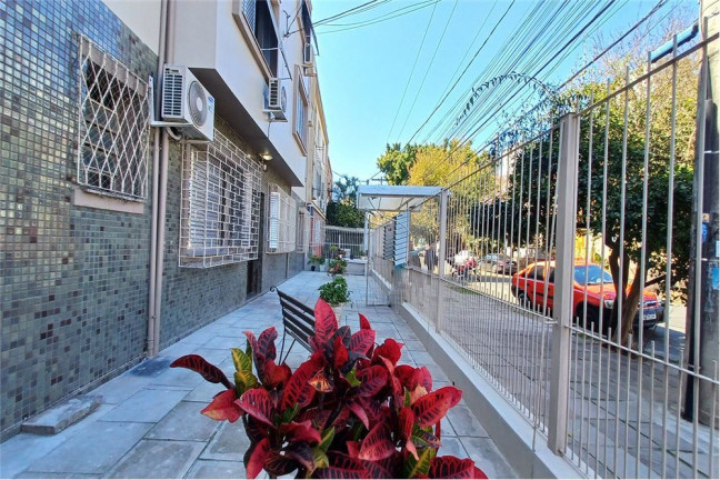 Imagem Imóvel com 2 Quartos à Venda, em Menino Deus - Porto Alegre Imagem Imóvel com 2 Quartos à Venda, em Menino Deus - Porto Alegre