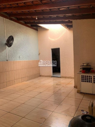 Imagem Casa com 3 Quartos à Venda, 200 m² em Beija-flor - Uberaba Imagem Casa com 3 Quartos à Venda, 200 m² em Beija-flor - Uberaba
