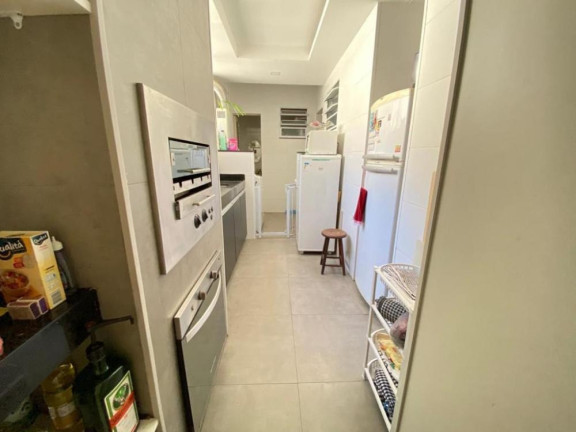 Imagem Imóvel com 4 Quartos à Venda, 180 m² em Copacabana - Rio De Janeiro Imagem Imóvel com 4 Quartos à Venda, 180 m² em Copacabana - Rio De Janeiro