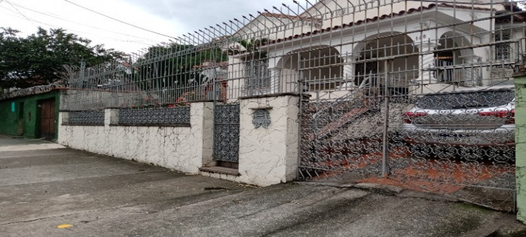 Imagem Casa com 4 Quartos à Venda, 170 m² em Méier - Rio De Janeiro Imagem Casa com 4 Quartos à Venda, 170 m² em Méier - Rio De Janeiro