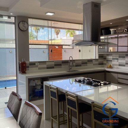 Imagem Imóvel com 3 Quartos à Venda, 350 m² em Condomínio Califórnia - Estiva Gerbi Imagem Imóvel com 3 Quartos à Venda, 350 m² em Condomínio Califórnia - Estiva Gerbi