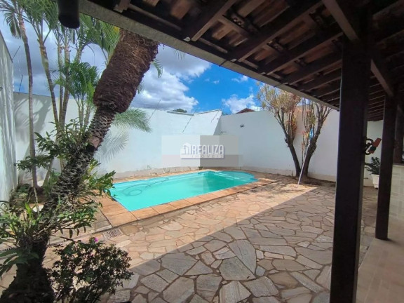 Imagem Casa com 4 Quartos à Venda, 363 m² em Fabrício - Uberaba Imagem Casa com 4 Quartos à Venda, 363 m² em Fabrício - Uberaba