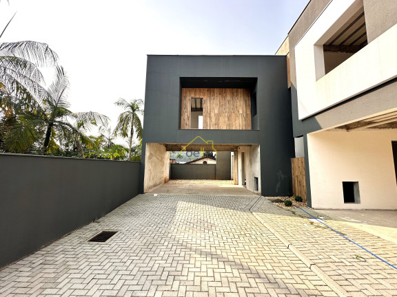 Imagem Casa com 3 Quartos à Venda, 183 m² em Glória - Joinville Imagem Casa com 3 Quartos à Venda, 183 m² em Glória - Joinville