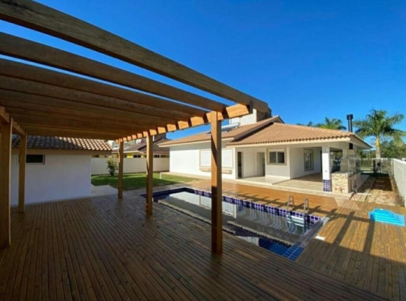 Casa com 3 Quartos para Alugar, 220 m² em Jurerê Internacional - Florianópolis