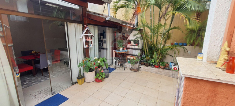 Imagem Casa com 2 Quartos à Venda, 160 m² em São Geraldo - Porto Alegre