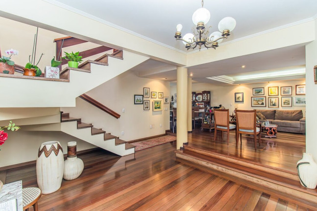 Imagem Casa com 4 Quartos à Venda, 290 m² em Petrópolis - Porto Alegre Imagem Casa com 4 Quartos à Venda, 290 m² em Petrópolis - Porto Alegre