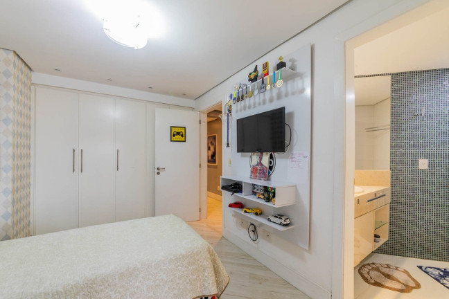 Imagem Imóvel com 4 Quartos à Venda, em Petrópolis - Porto Alegre Imagem Imóvel com 4 Quartos à Venda, em Petrópolis - Porto Alegre
