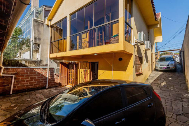Imagem Casa com 3 Quartos à Venda,  em Medianeira - Porto Alegre