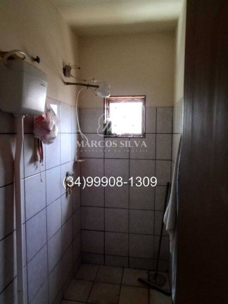 Imagem Casa com 3 Quartos à Venda, 250 m² em Santa Mônica - Uberlândia Imagem Casa com 3 Quartos à Venda, 250 m² em Santa Mônica - Uberlândia