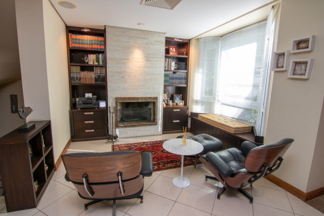 Imagem Casa com 4 Quartos à Venda, 438 m² em Três Figueiras - Porto Alegre Imagem Casa com 4 Quartos à Venda, 438 m² em Três Figueiras - Porto Alegre