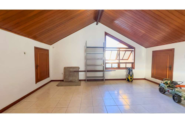 Imagem Casa com 4 Quartos à Venda, 307 m² em Partenon - Porto Alegre Imagem Casa com 4 Quartos à Venda, 307 m² em Partenon - Porto Alegre