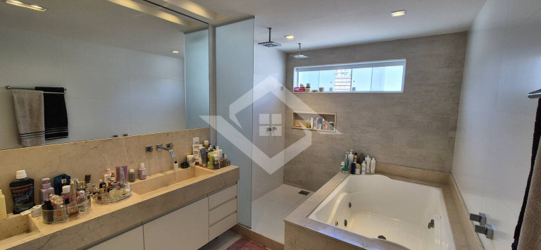 Imagem Casa com 4 Quartos à Venda, em Barra Da Tijuca - Rio De Janeiro Imagem Casa com 4 Quartos à Venda, em Barra Da Tijuca - Rio De Janeiro