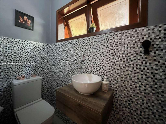 Imagem Casa à Venda, em Chácara Dos Lagos - Carapicuíba Imagem Casa à Venda, em Chácara Dos Lagos - Carapicuíba