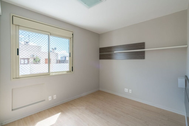 Imagem Imóvel com 3 Quartos à Venda, 134 m² em Menino Deus - Porto Alegre Imagem Imóvel com 3 Quartos à Venda, 134 m² em Menino Deus - Porto Alegre
