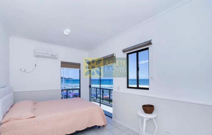 Imagem Casa com 6 Quartos para Alugar ou Temporada, 305 m² em Bombas - Bombinhas Imagem Casa com 6 Quartos para Alugar ou Temporada, 305 m² em Bombas - Bombinhas