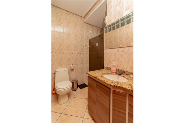 Imagem Casa com 3 Quartos à Venda, em Azenha - Porto Alegre Imagem Casa com 3 Quartos à Venda, em Azenha - Porto Alegre