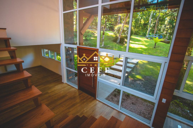 Imagem Casa com 4 Quartos à Venda, 385 m² em Centro - Gramado
