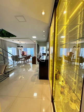 Imagem Casa com 3 Quartos à Venda, em América - Joinville Imagem Casa com 3 Quartos à Venda, em América - Joinville