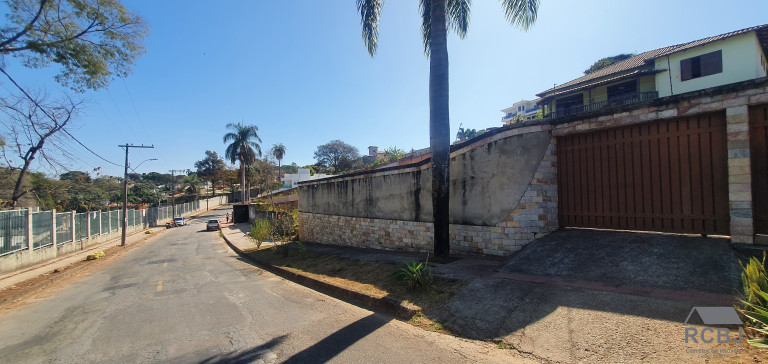Imagem Casa com 5 Quartos à Venda, 390 m² em Enseada Das Garças - Belo Horizonte Imagem Casa com 5 Quartos à Venda, 390 m² em Enseada Das Garças - Belo Horizonte