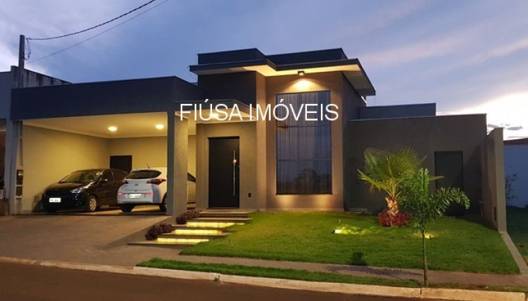 Casa com 3 Quartos à Venda,  em Cravinhos - Cravinhos