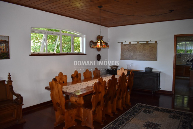 Imagem Casa com 4 Quartos à Venda, 560 m² em Região Do Alto Do Capivari - Campos Do Jordão Imagem Casa com 4 Quartos à Venda, 560 m² em Região Do Alto Do Capivari - Campos Do Jordão