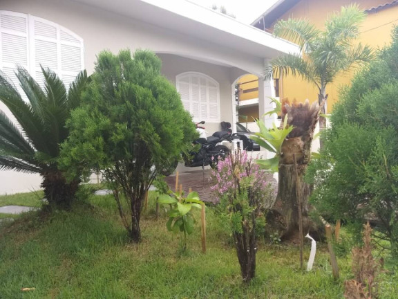 Imagem Casa com 4 Quartos à Venda, em Rio Tavares - Florianópolis Imagem Casa com 4 Quartos à Venda, em Rio Tavares - Florianópolis