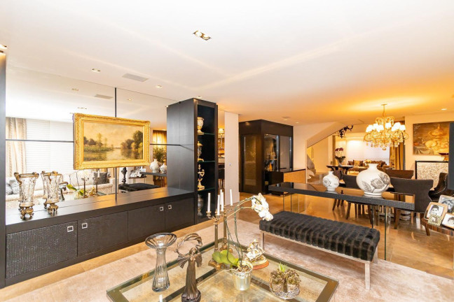 Imagem Apartamento com 3 Quartos à Venda, 791 m² em água Verde - Curitiba