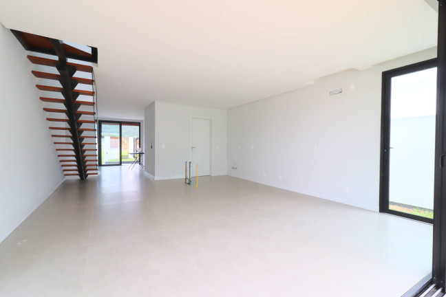 Imagem Casa com 3 Quartos à Venda, em Rio Tavares - Florianópolis Imagem Casa com 3 Quartos à Venda, em Rio Tavares - Florianópolis