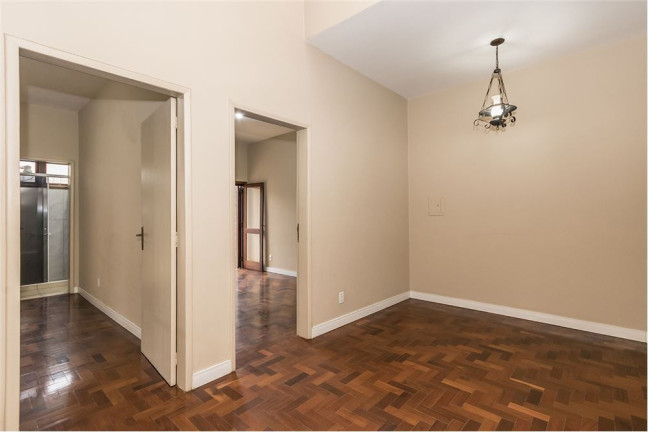 Imagem Casa com 5 Quartos à Venda, em Rio Branco - Porto Alegre Imagem Casa com 5 Quartos à Venda, em Rio Branco - Porto Alegre