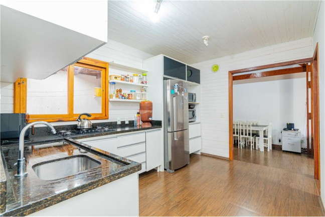 Imagem Casa com 4 Quartos à Venda, em Sarandi - Porto Alegre Imagem Casa com 4 Quartos à Venda, em Sarandi - Porto Alegre