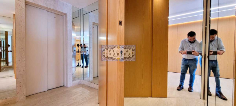 Imagem Apartamento com 2 Quartos à Venda, 260 m² em Lagoa - Rio De Janeiro Imagem Apartamento com 2 Quartos à Venda, 260 m² em Lagoa - Rio De Janeiro