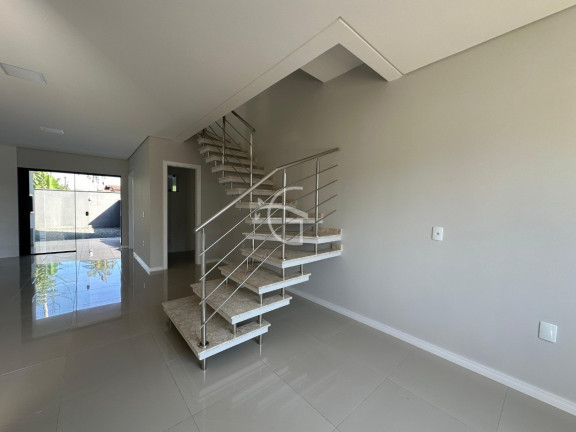 Imagem Casa com 3 Quartos à Venda, em Bom Retiro - Joinville Imagem Casa com 3 Quartos à Venda, em Bom Retiro - Joinville