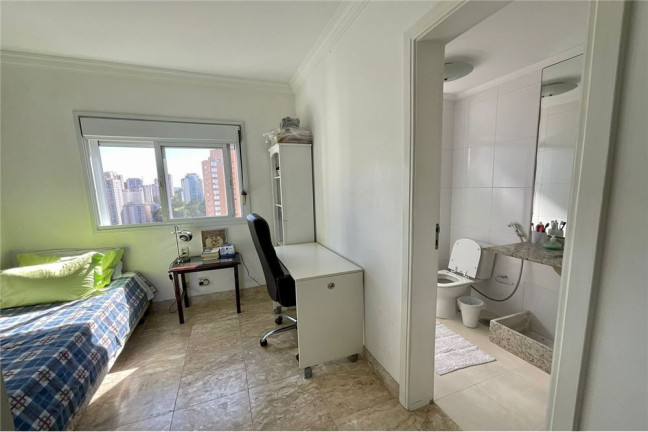 Imagem Imóvel com 3 Quartos à Venda, em Vila Andrade - São Paulo Imagem Imóvel com 3 Quartos à Venda, em Vila Andrade - São Paulo