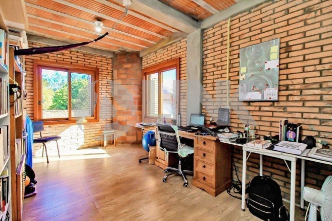 Imagem Casa com 5 Quartos à Venda, 600 m² em Jardim Leopoldina - Porto Alegre Imagem Casa com 5 Quartos à Venda, 600 m² em Jardim Leopoldina - Porto Alegre