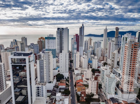 Imagem Apartamento com 4 Quartos à Venda, 138 m² em Centro - Balneário Camboriú Imagem Apartamento com 4 Quartos à Venda, 138 m² em Centro - Balneário Camboriú