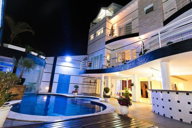 Casa com 4 Quartos à Venda, 450 m² em Tremembé - São Paulo