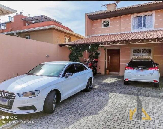 Imagem Casa com 3 Quartos à Venda, 150 m² em água Verde - Curitiba Imagem Casa com 3 Quartos à Venda, 150 m² em água Verde - Curitiba