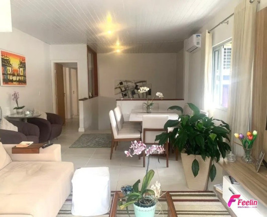 Imagem Sobrado com 3 Quartos à Venda, 204 m² em Trindade - Florianópolis