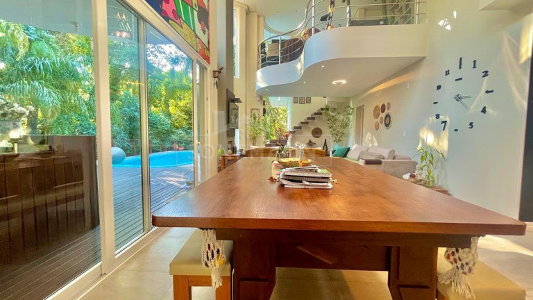 Imagem Casa com 3 Quartos à Venda, 230 m² em Itacorubi - Florianópolis Imagem Casa com 3 Quartos à Venda, 230 m² em Itacorubi - Florianópolis