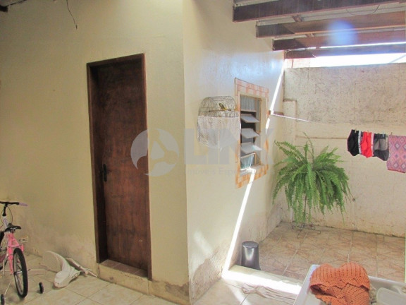 Imagem Casa com 4 Quartos à Venda, 200 m² em Jardim Carvalho - Porto Alegre Imagem Casa com 4 Quartos à Venda, 200 m² em Jardim Carvalho - Porto Alegre