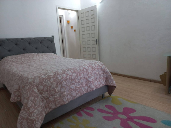 Imagem Casa com 3 Quartos à Venda, em São Paulo Imagem Casa com 3 Quartos à Venda, em São Paulo