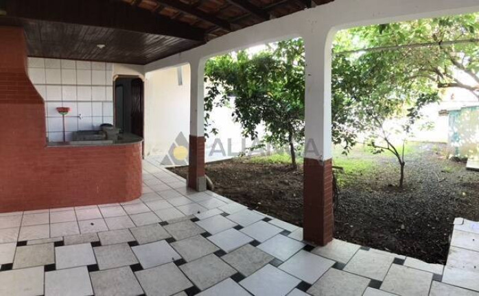 Imagem Casa com 3 Quartos para Alugar, 126 m² em Centro - Navegantes