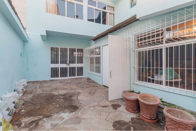 Imagem Casa com 6 Quartos à Venda, 190 m² em Santana - Porto Alegre Imagem Casa com 6 Quartos à Venda, 190 m² em Santana - Porto Alegre