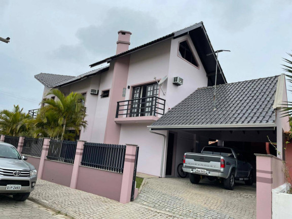 Imagem Casa com 3 Quartos à Venda, 185 m² em Morrinhos - Bombinhas Imagem Casa com 3 Quartos à Venda, 185 m² em Morrinhos - Bombinhas